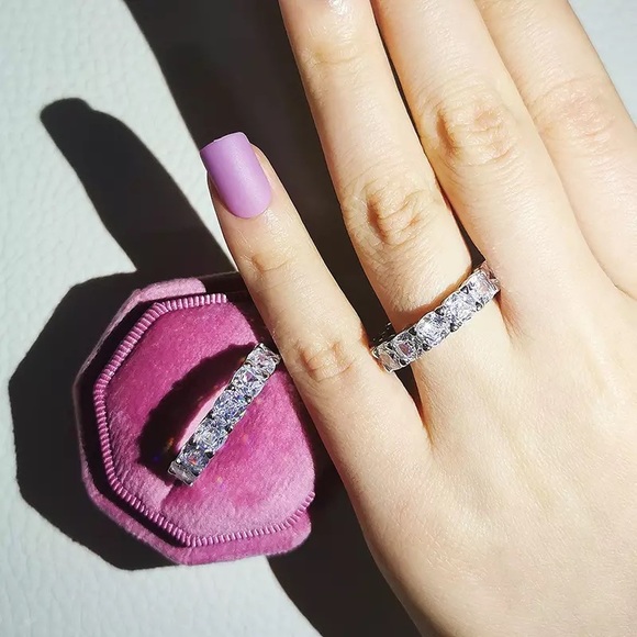 Clarity VVS Brilliant Eternity RING Emerald Cut Horizontal Setting Wedding Band - Picture 6 of 9